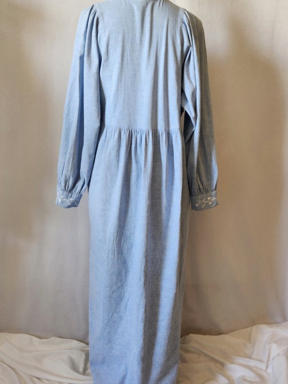 Garnet Hill Women's Size M Blue Embroidered Long Sleeve Pockets Cotton Nighty - Picture 11 of 15
